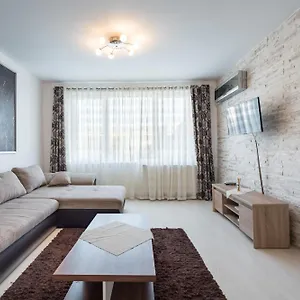 Magnificent Location With Iconic Scenery - Sala Palatului Appartamento