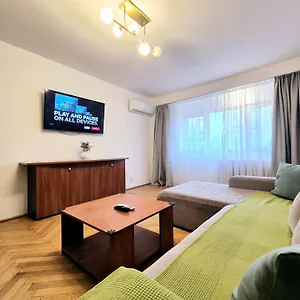 Tranquil Unirii Residence - Elegant & Spacious Living With Parking Steps From Parliament Appartamento